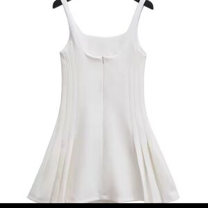 Elegant White Sleeveless Dress